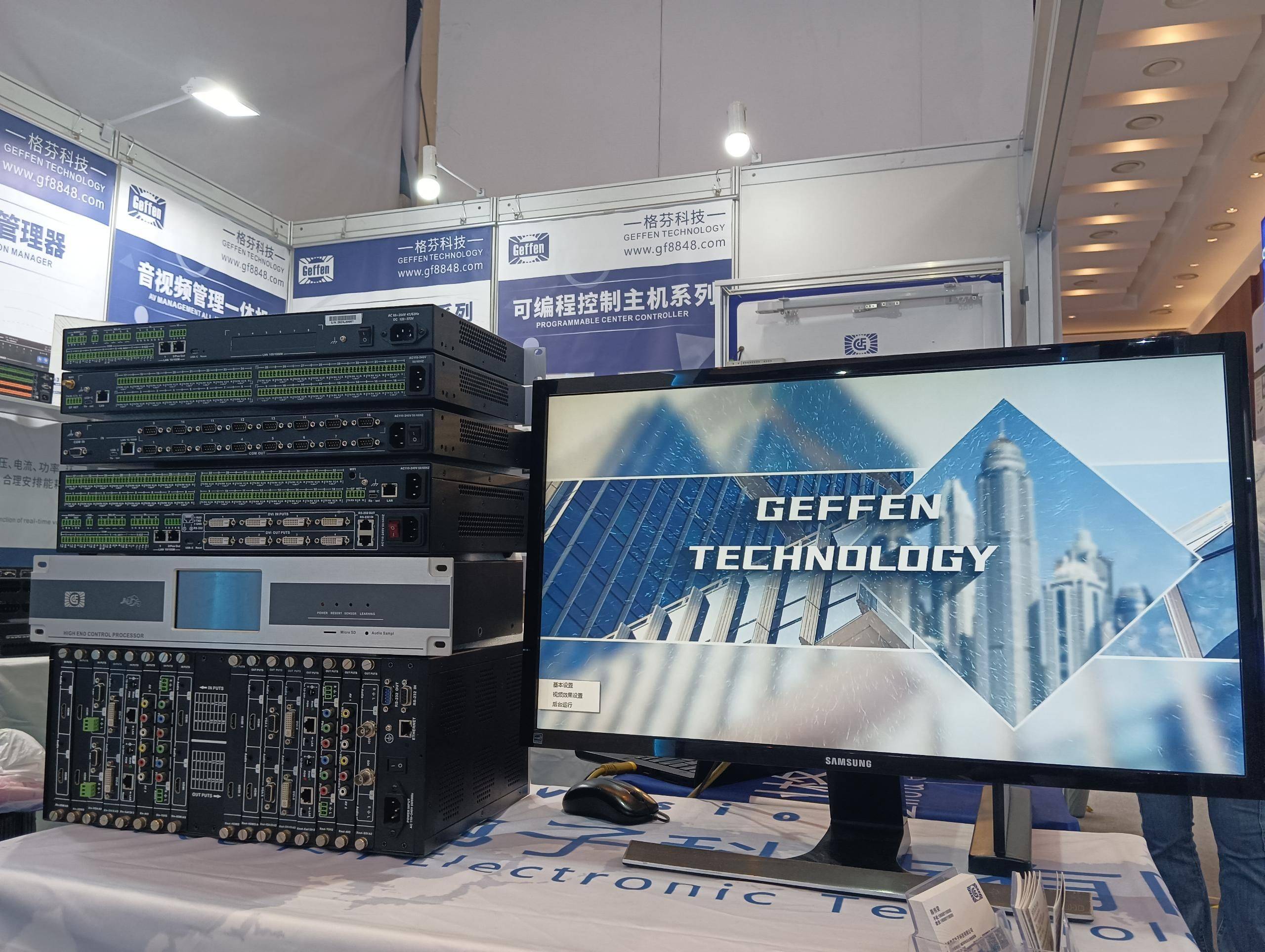 如何扩展网络可编程中控主机系统的控制设备数量？——以模块化方案与格芬设备支持为例